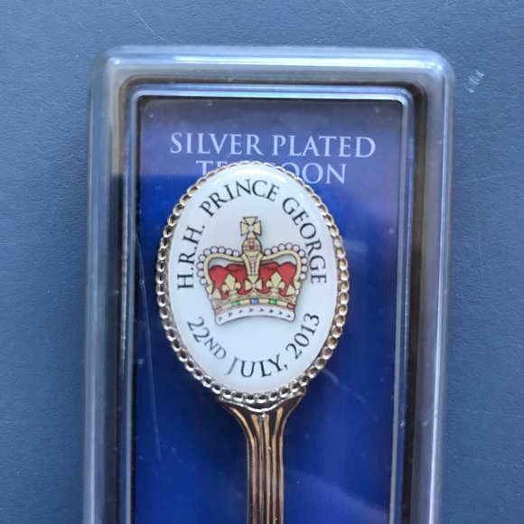 Set Of 4 Royal Memorabilia Teaspoons - Picture 2 of 5